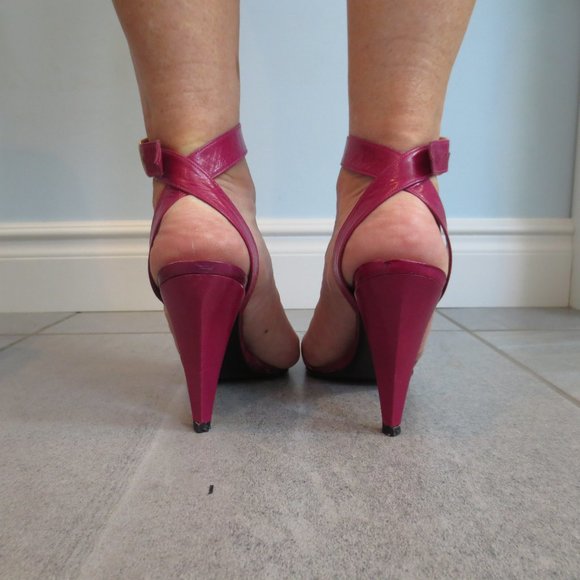 LAST CHANCE BEVERLY FELDMAN Vintage Rose Red High Heel Ankle Strap Sandals - Picture 8 of 14